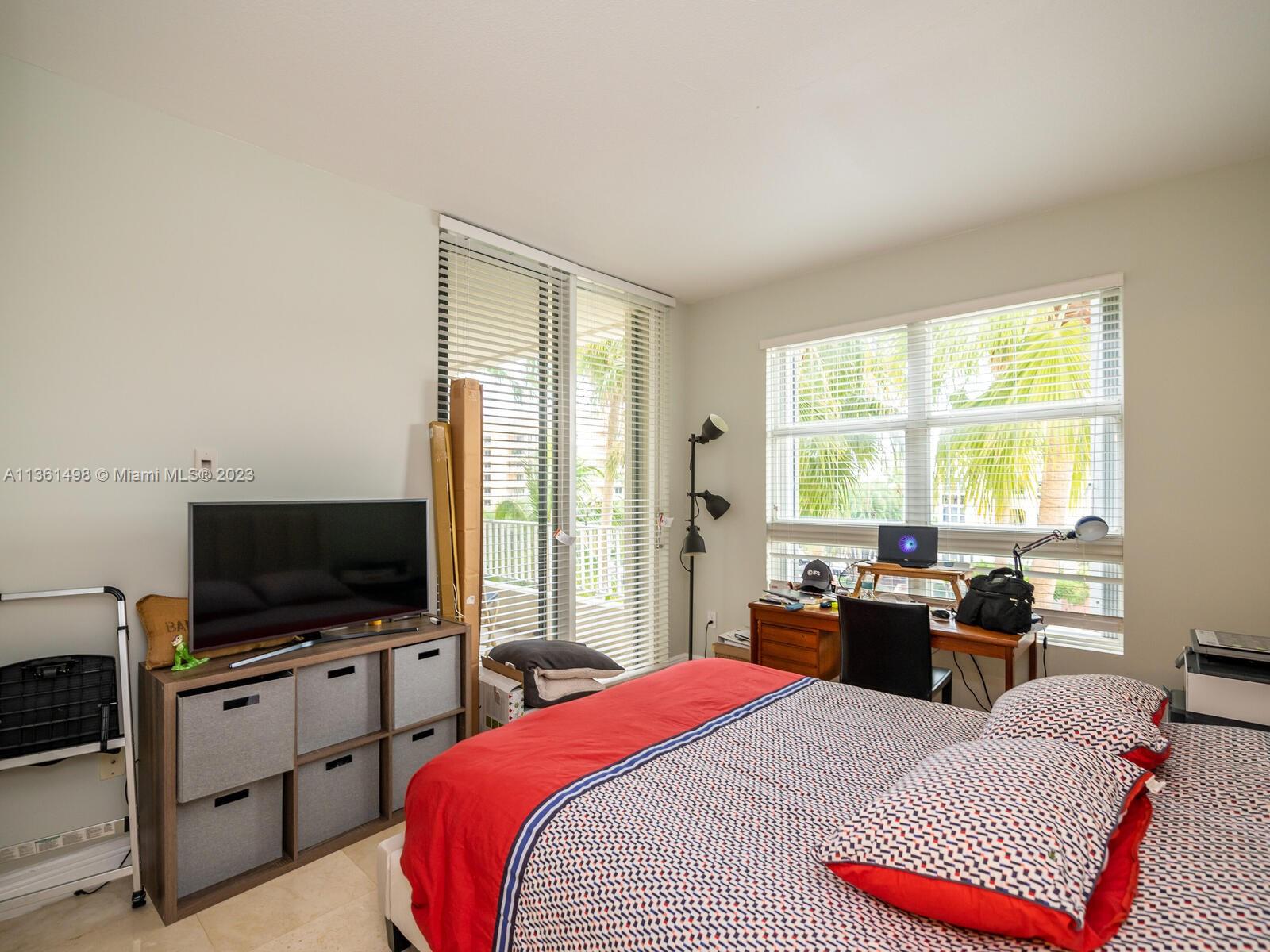 715 Crandon Blvd Unit: 405