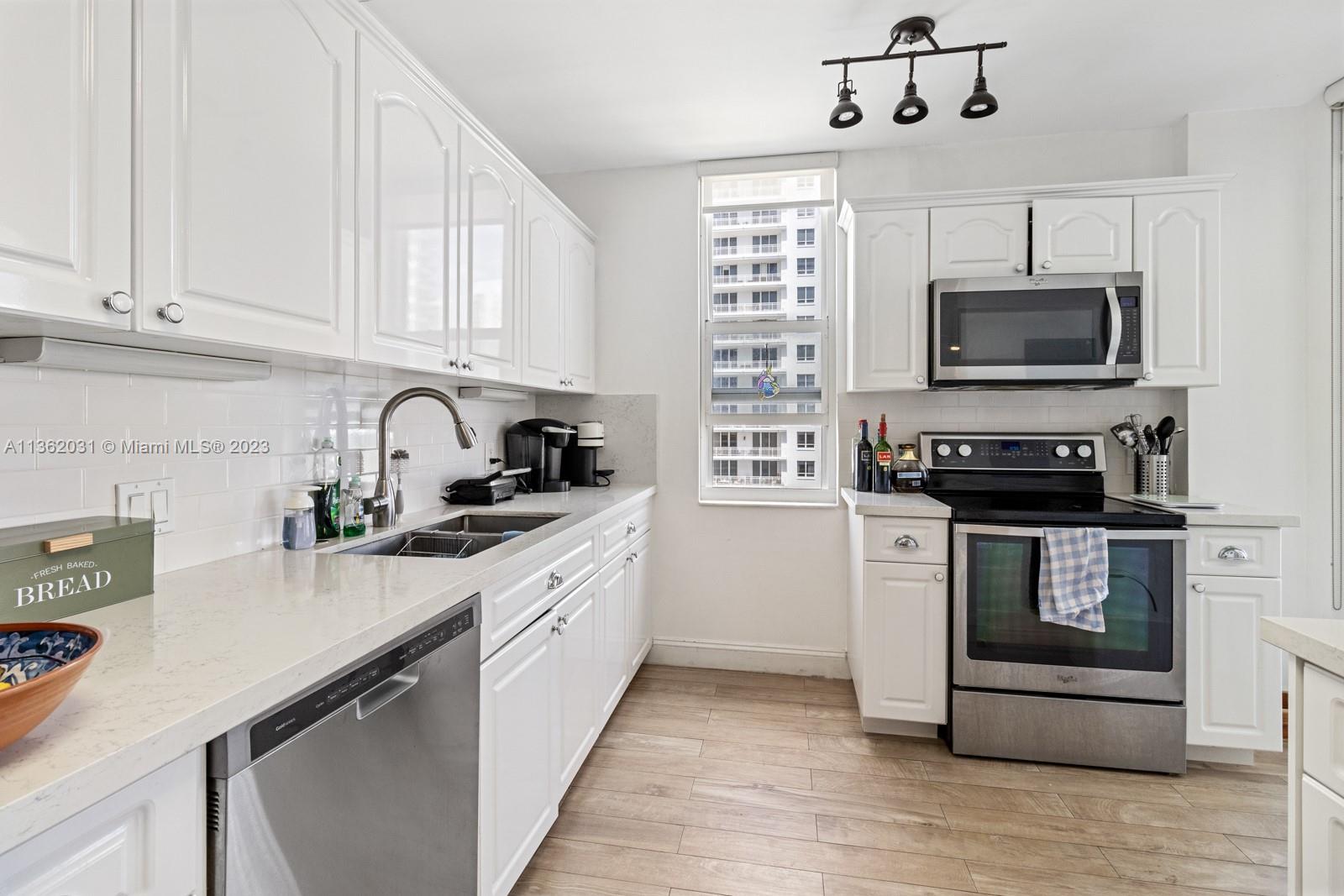 701 Brickell Key Blvd Unit: 2009