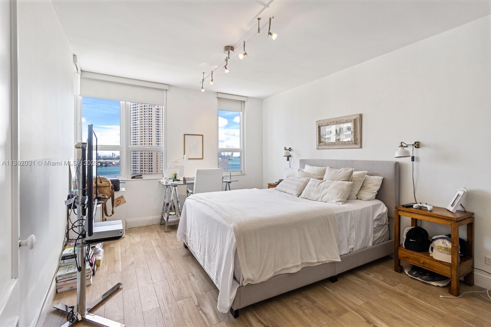 701 Brickell Key Blvd Unit: 2009
