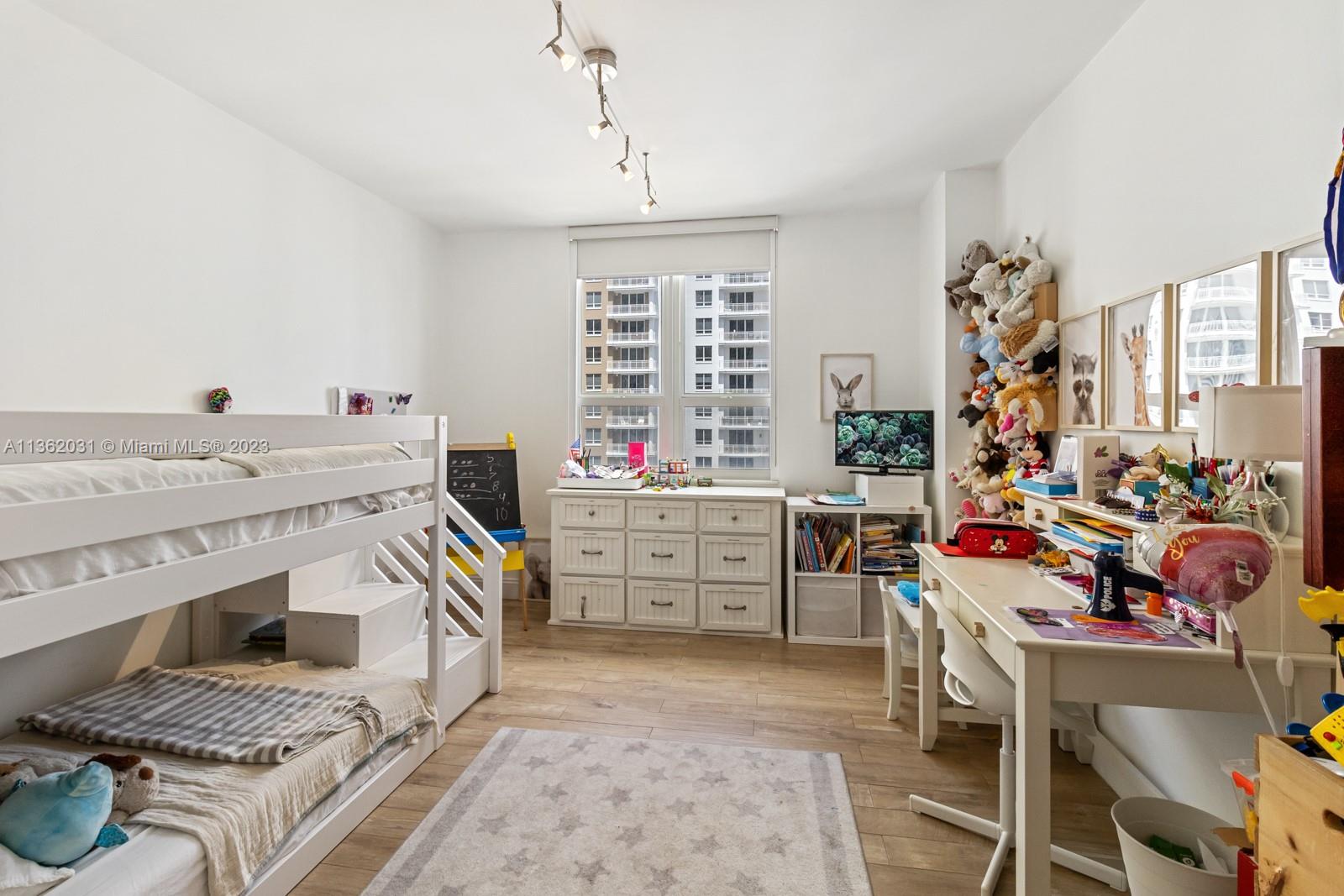 701 Brickell Key Blvd Unit: 2009