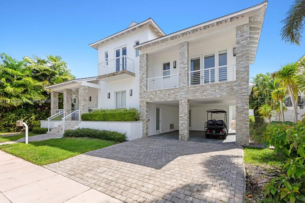 689 Glenridge Rd