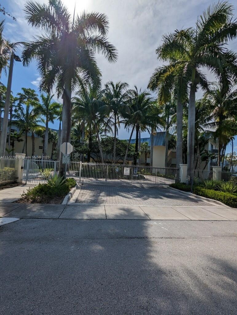 8950 SW 69th Ct Unit: 204