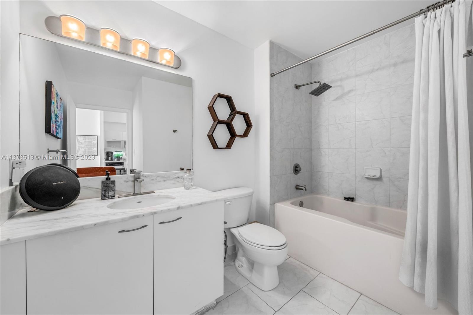133 NE 2nd Ave Unit: 2106