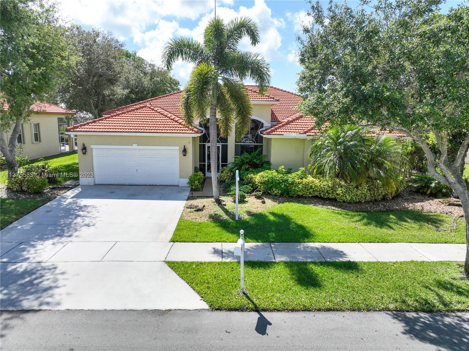 2905 Fairways Dr