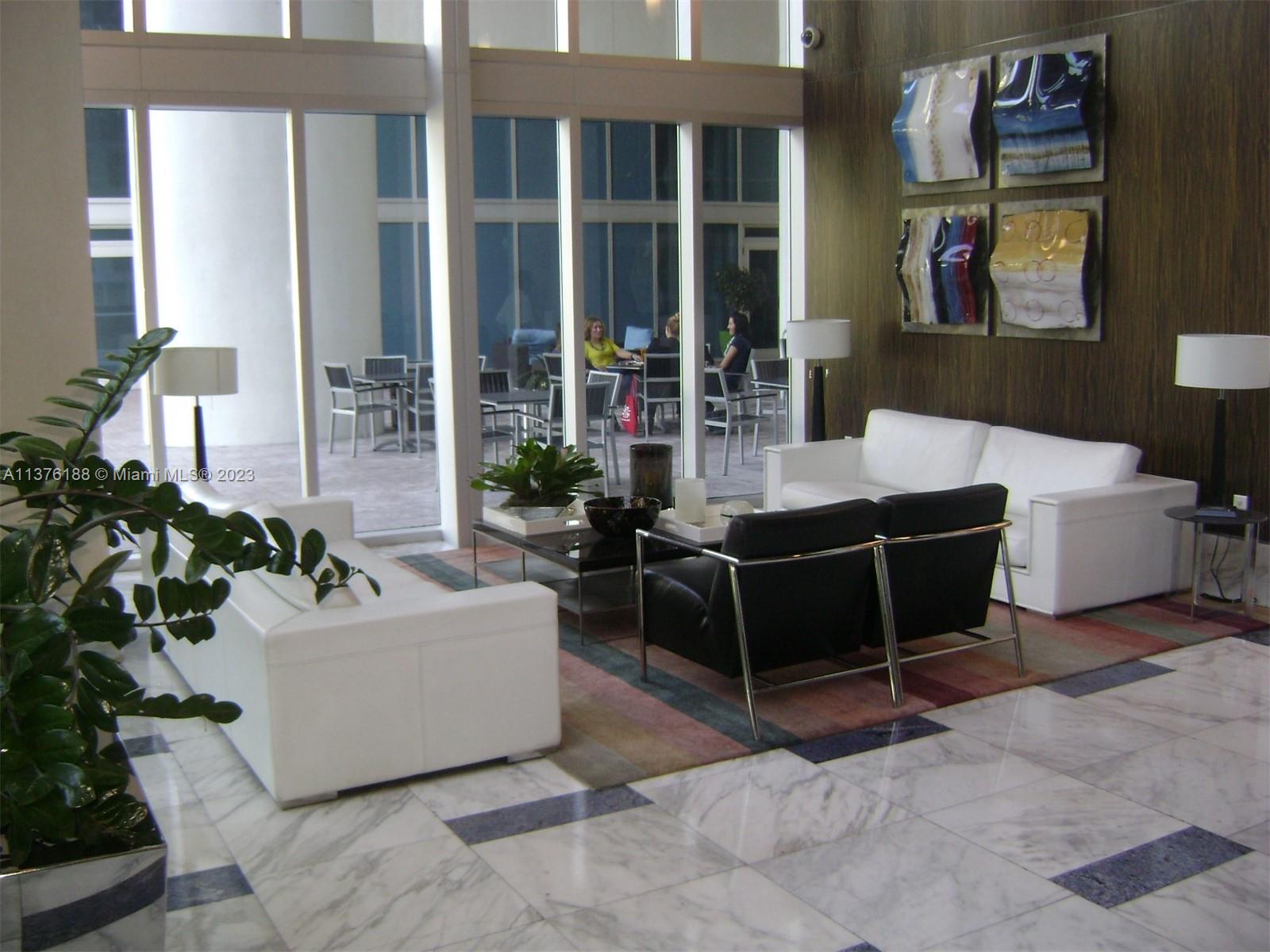 185 SW 7th St Unit: 3111
