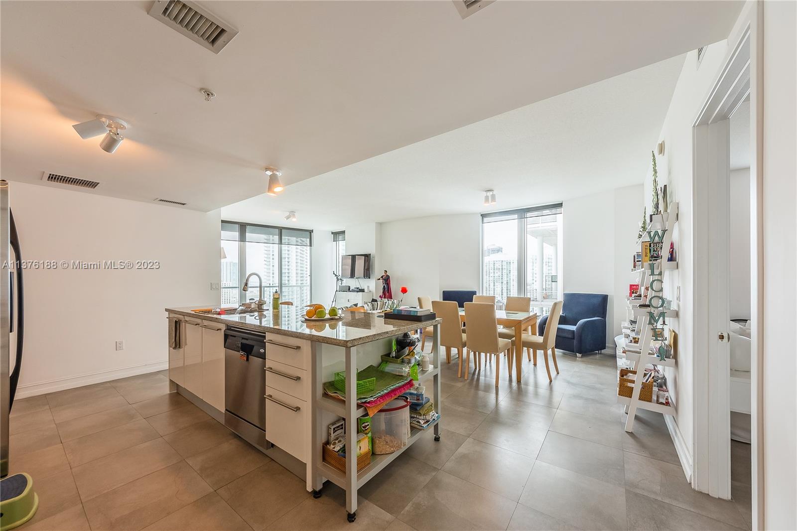 185 SW 7th St Unit: 3111