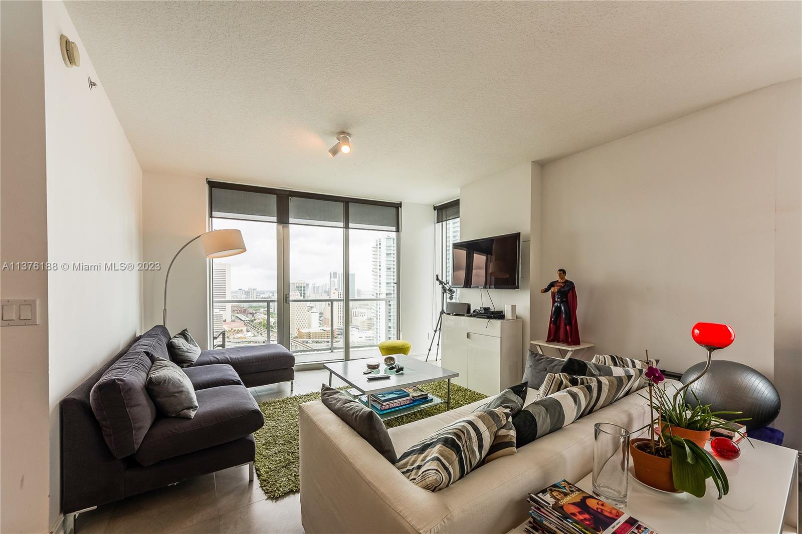 185 SW 7th St Unit: 3111