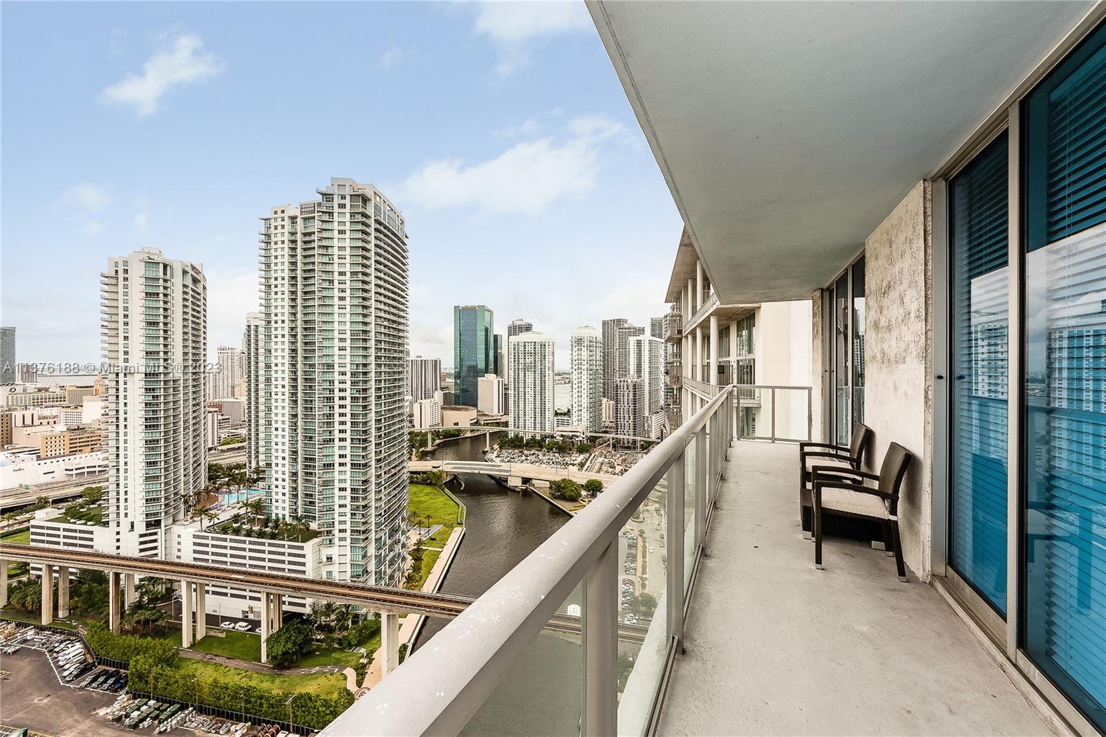 185 SW 7th St Unit: 3111