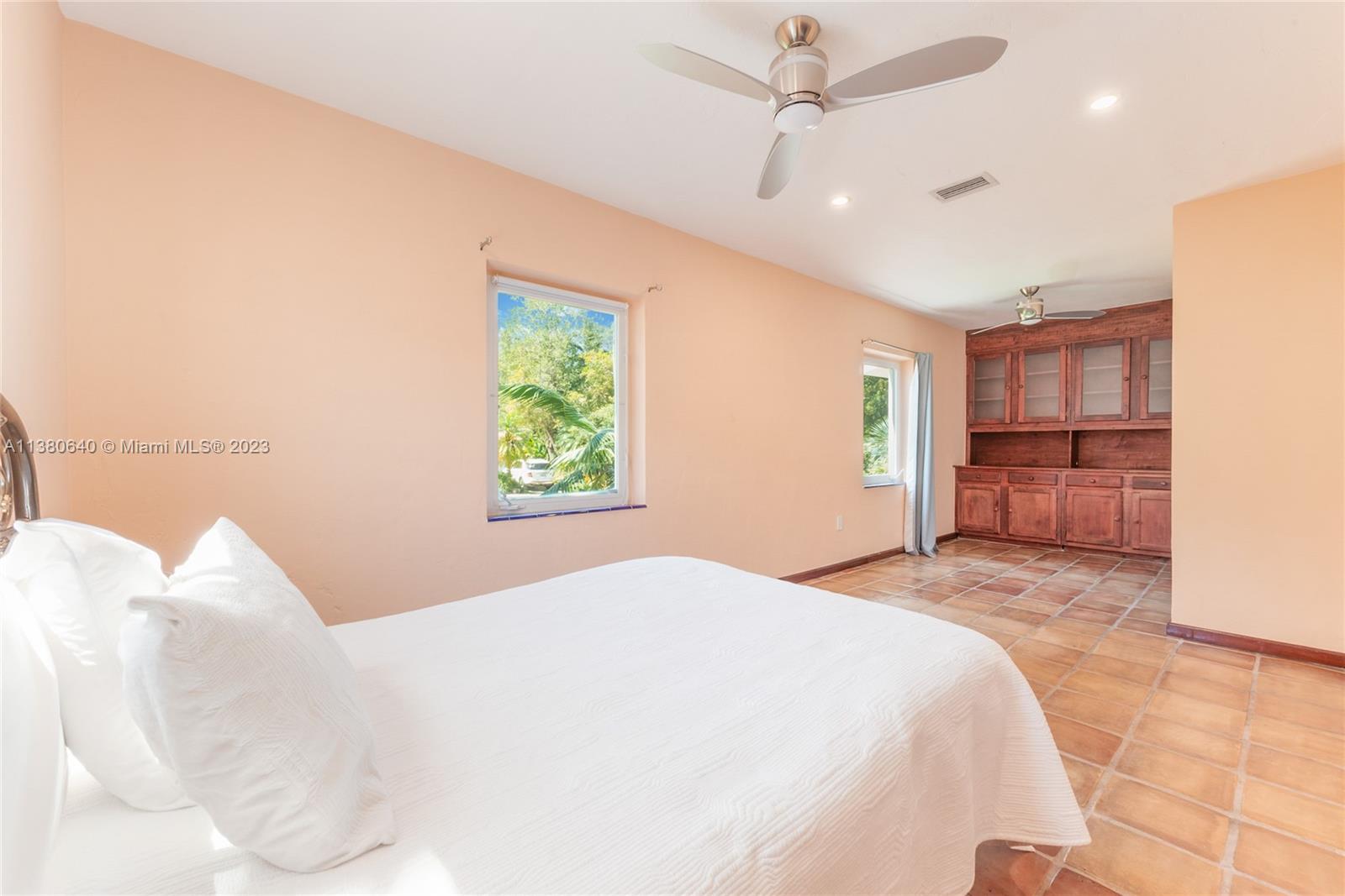 5841 SW 52 Ter