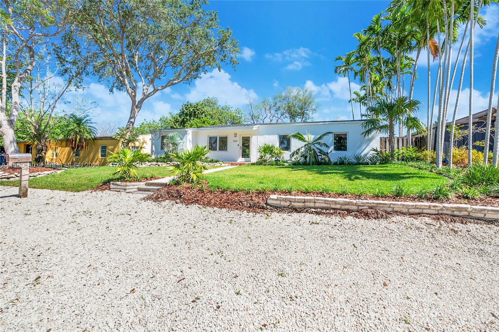 5841 SW 52 Ter
