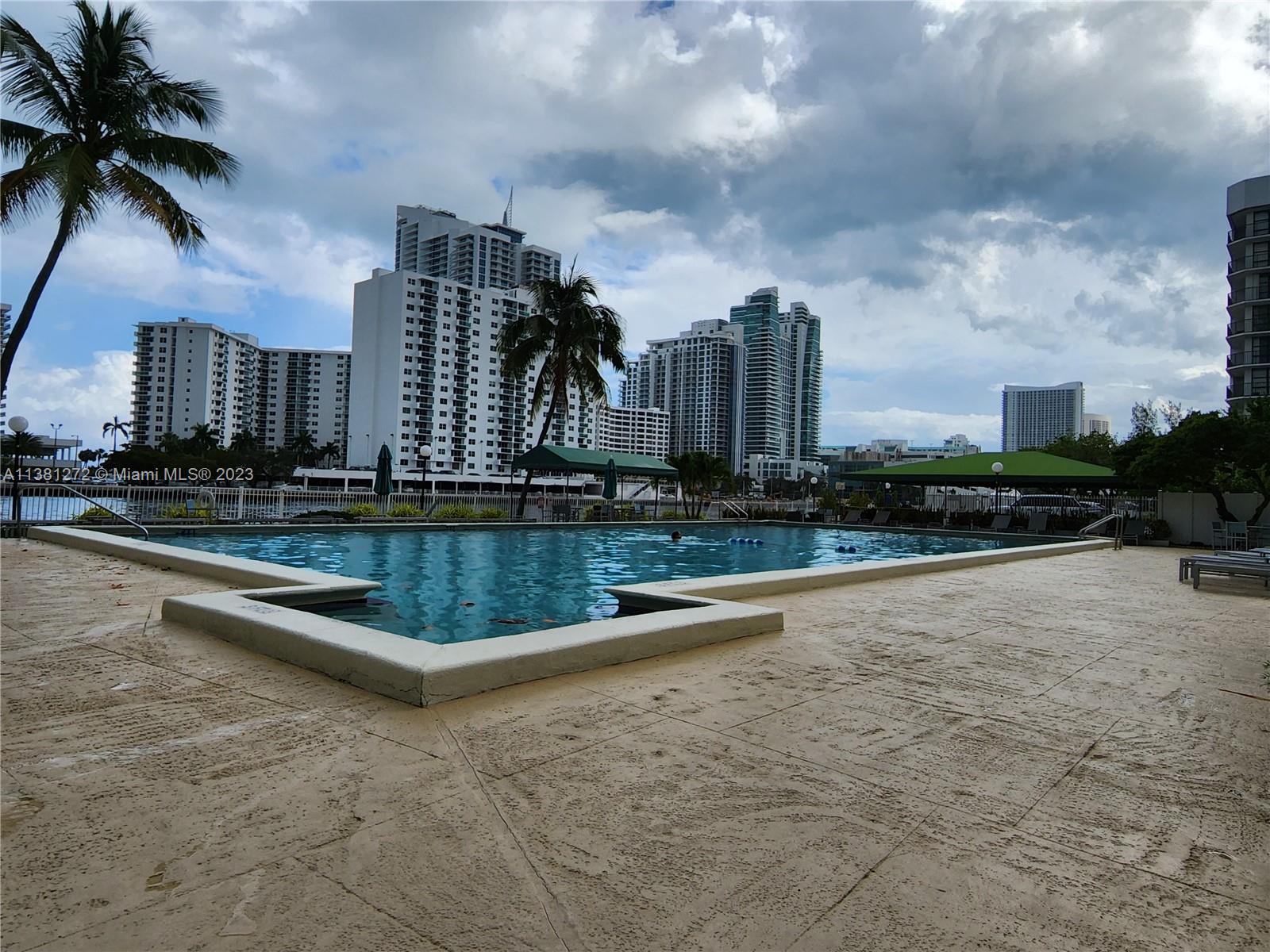 1000 Parkview Dr Unit: 801