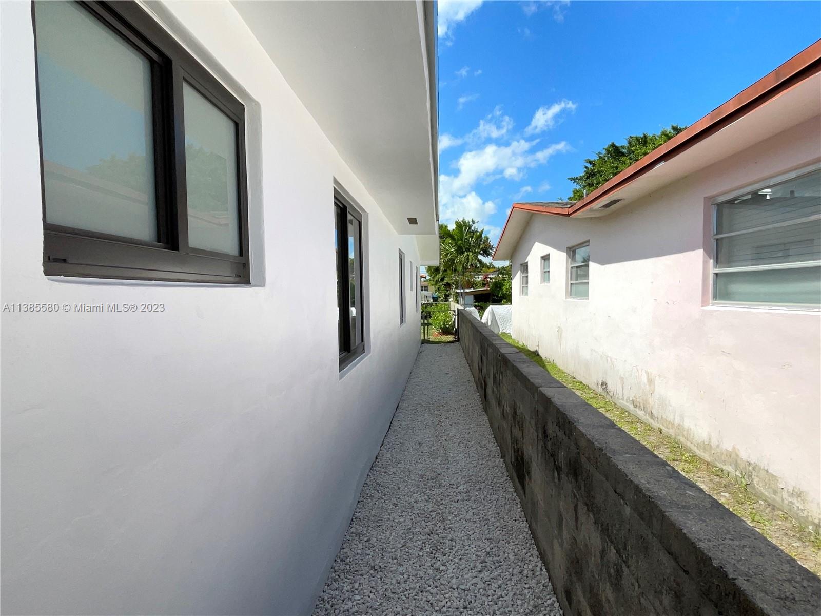 3143 SW 26th St Unit: 3143