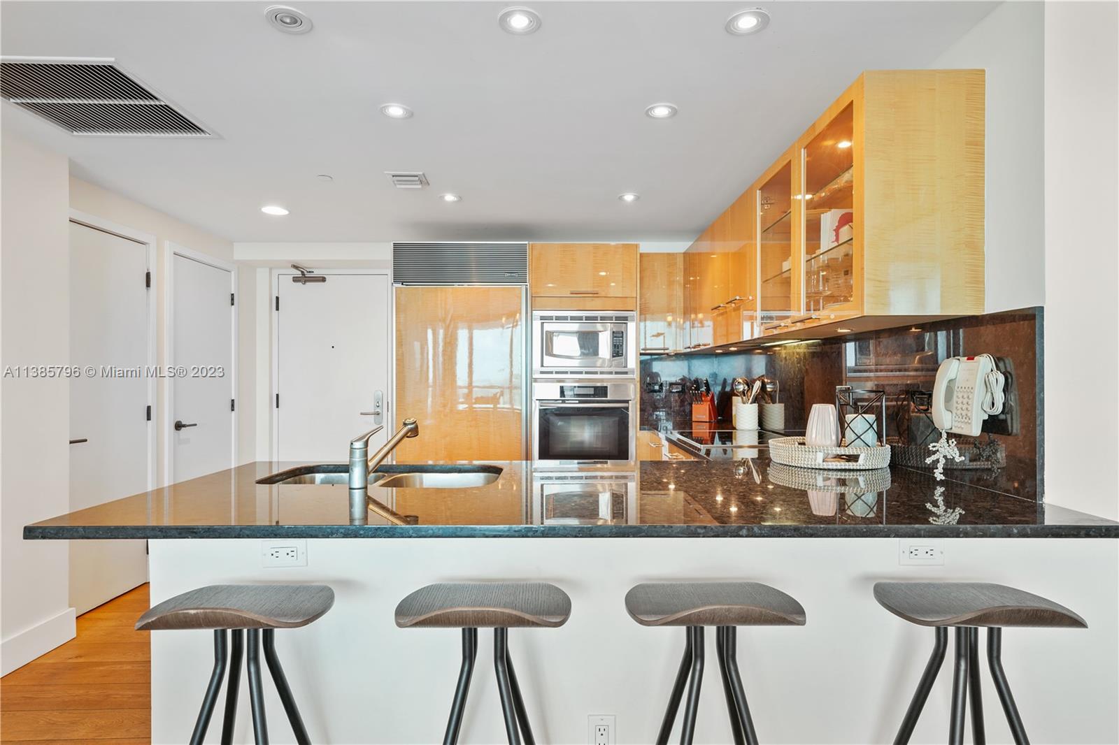 6799 Collins Ave Unit: 1506