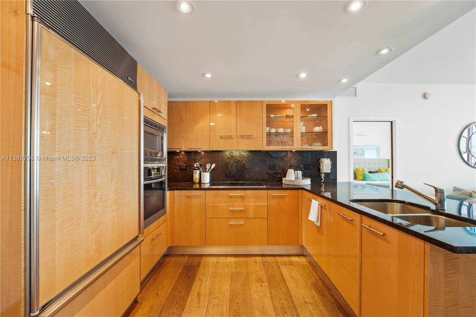6799 Collins Ave Unit: 1506