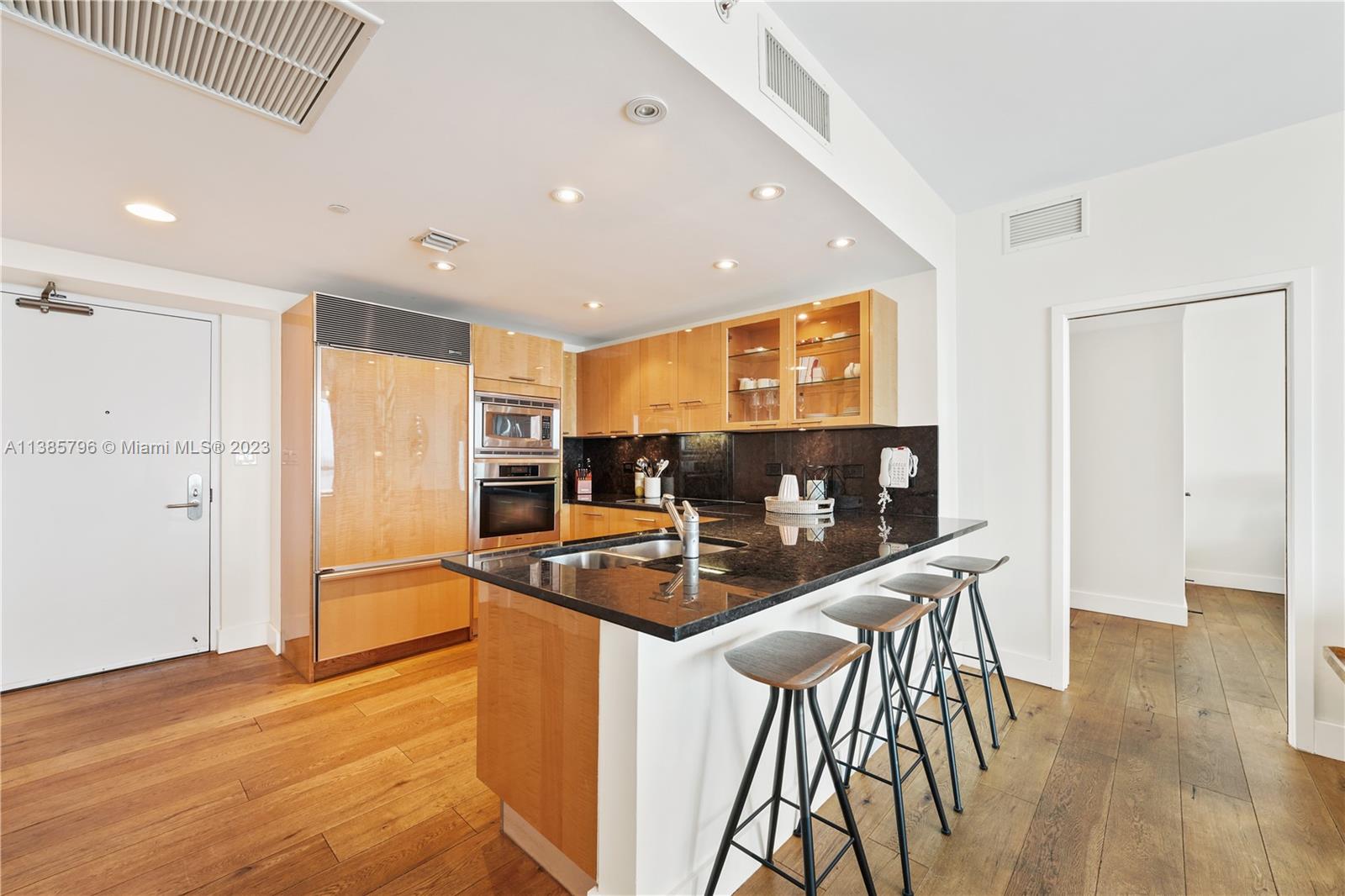 6799 Collins Ave Unit: 1506