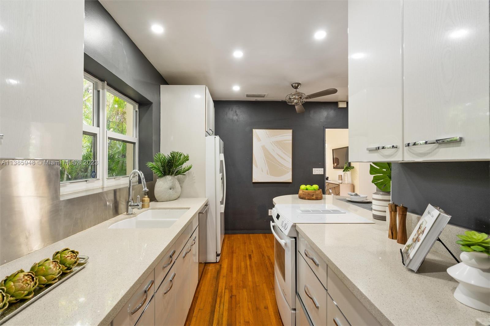 5925 La Gorce Dr