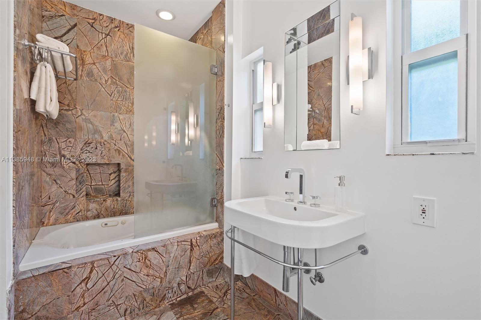 5925 La Gorce Dr