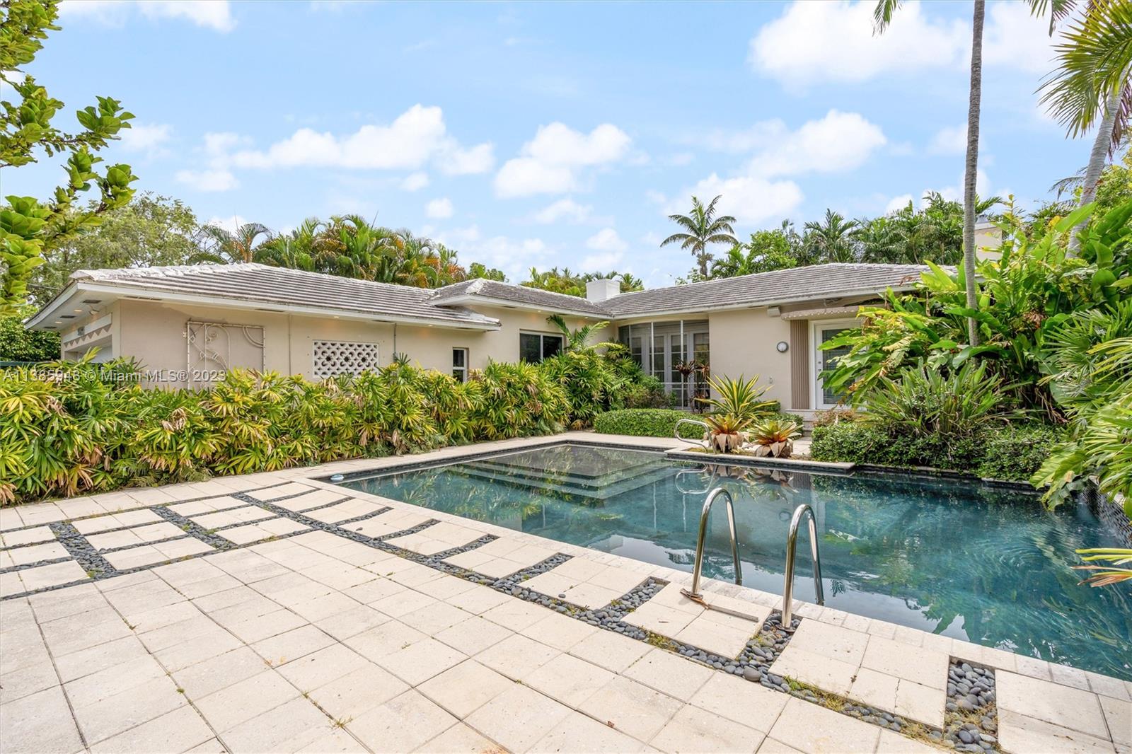 5925 La Gorce Dr