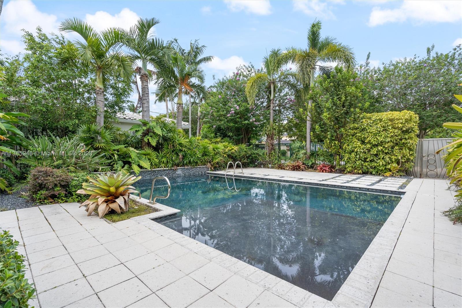 5925 La Gorce Dr