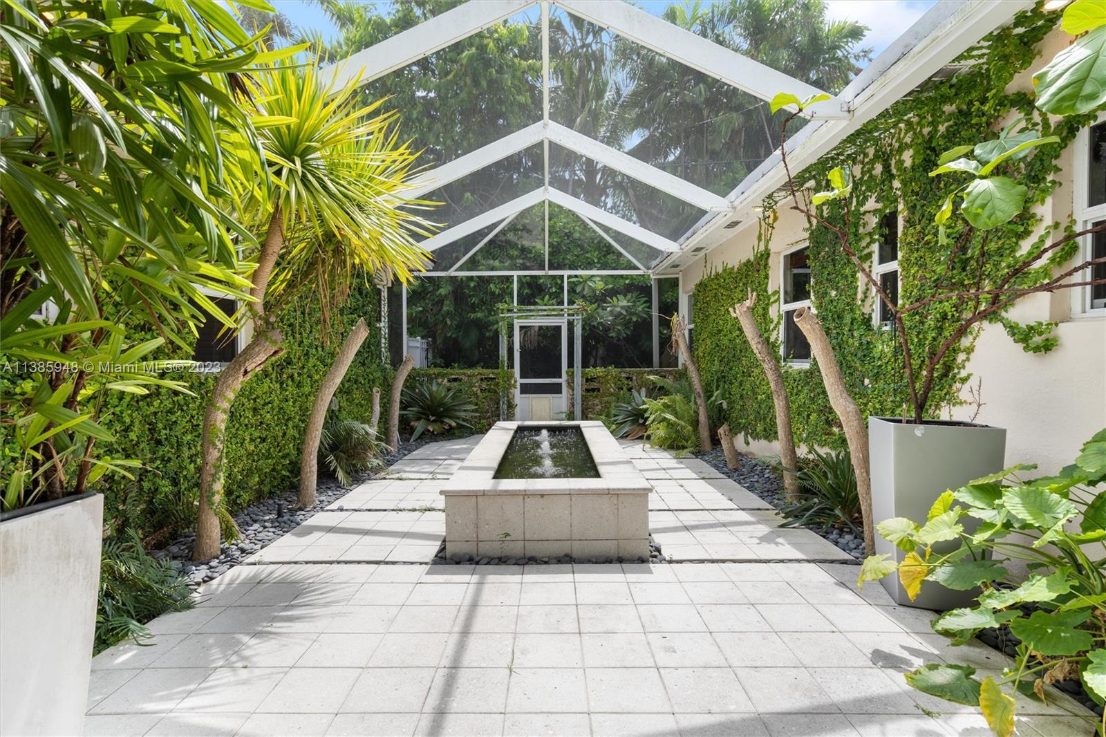 5925 La Gorce Dr