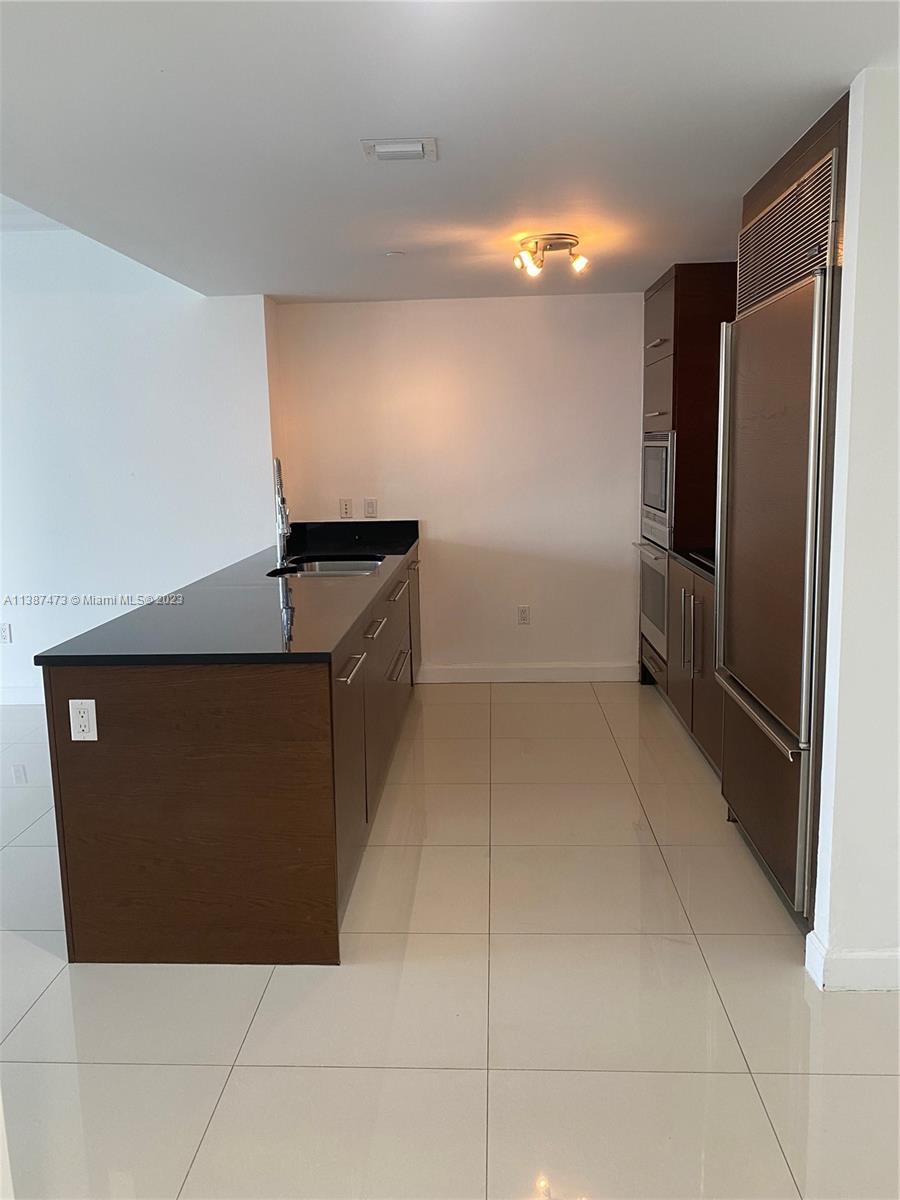 465 Brickell Ave Unit: 2006