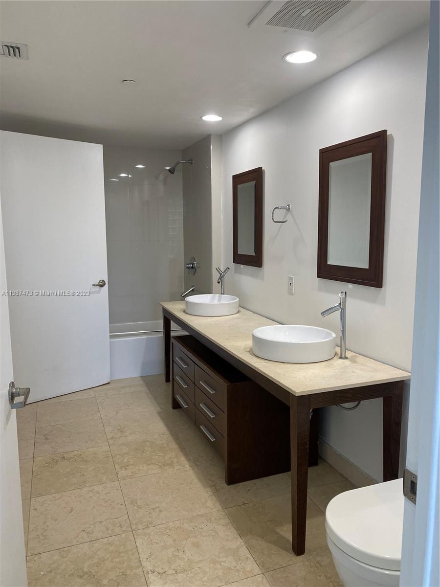465 Brickell Ave Unit: 2006