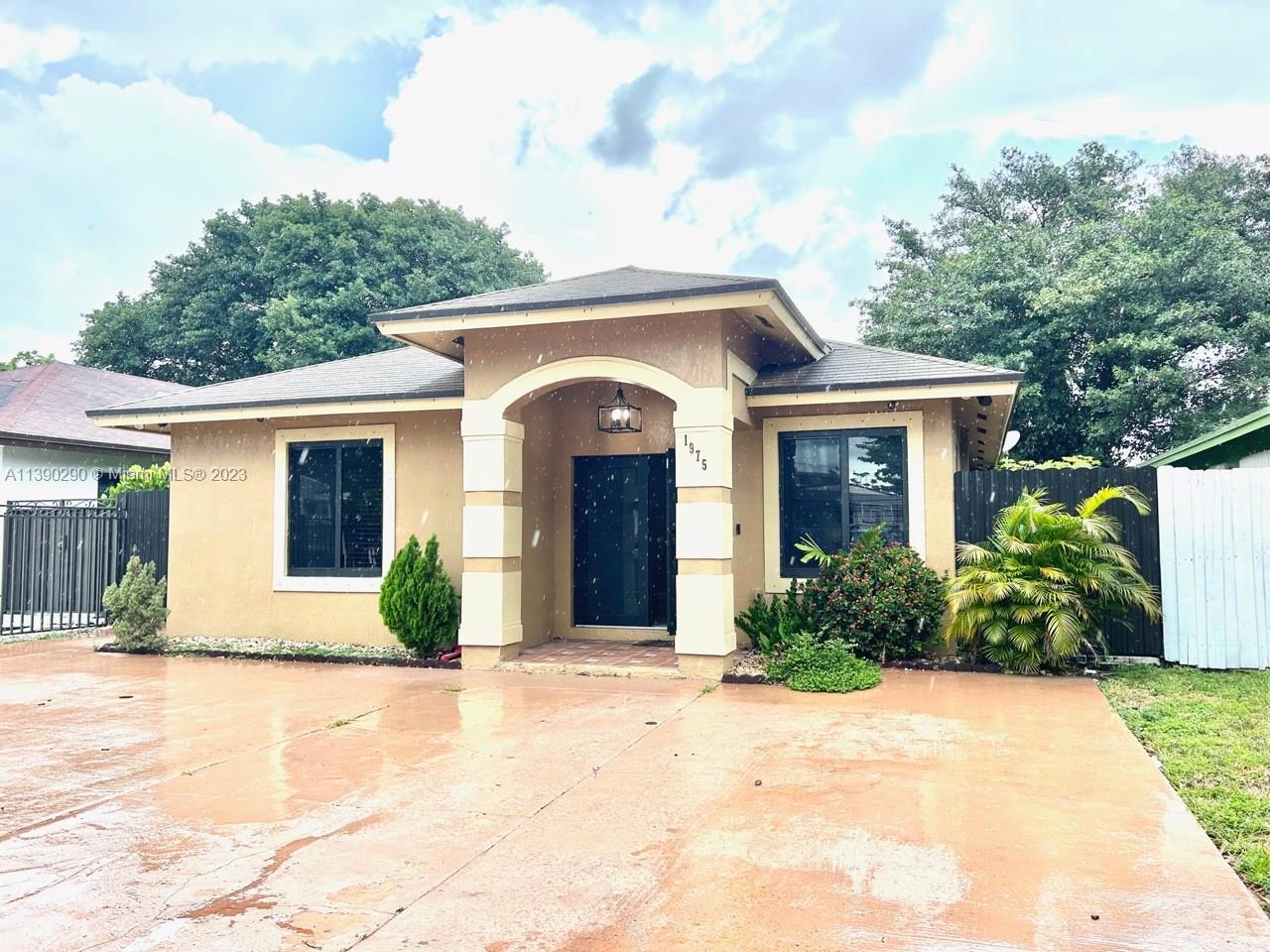 1975 NW 47 St