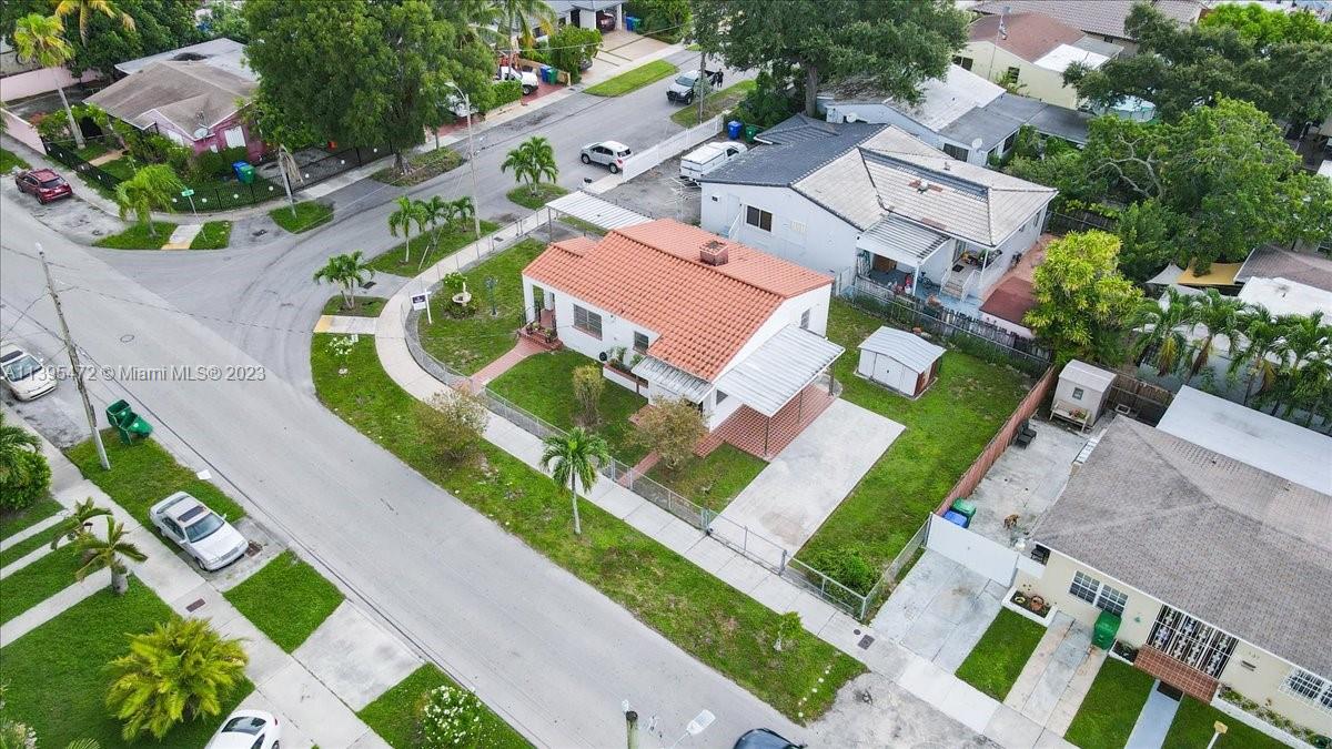 4798 SW 1 St