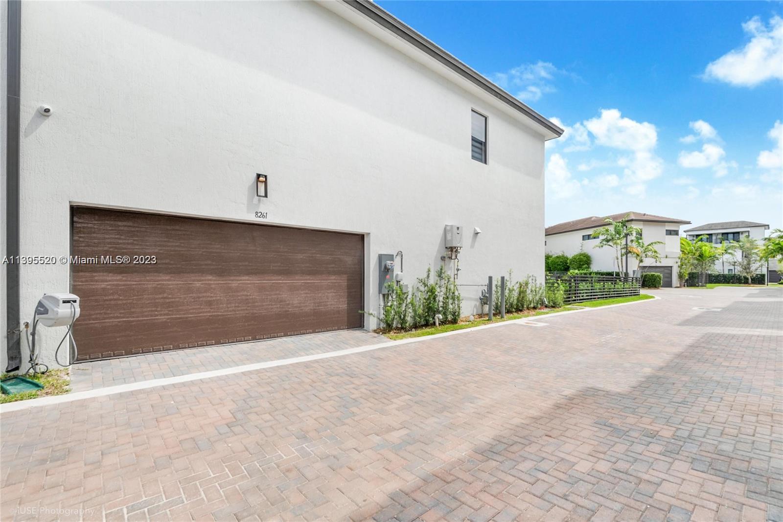 8261 NW 48th Ter