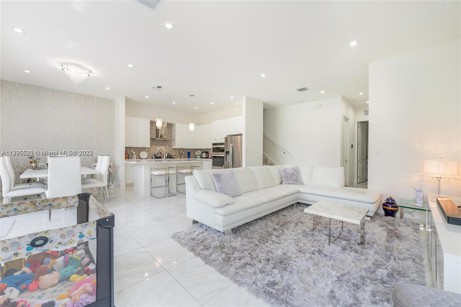 8261 NW 48th Ter