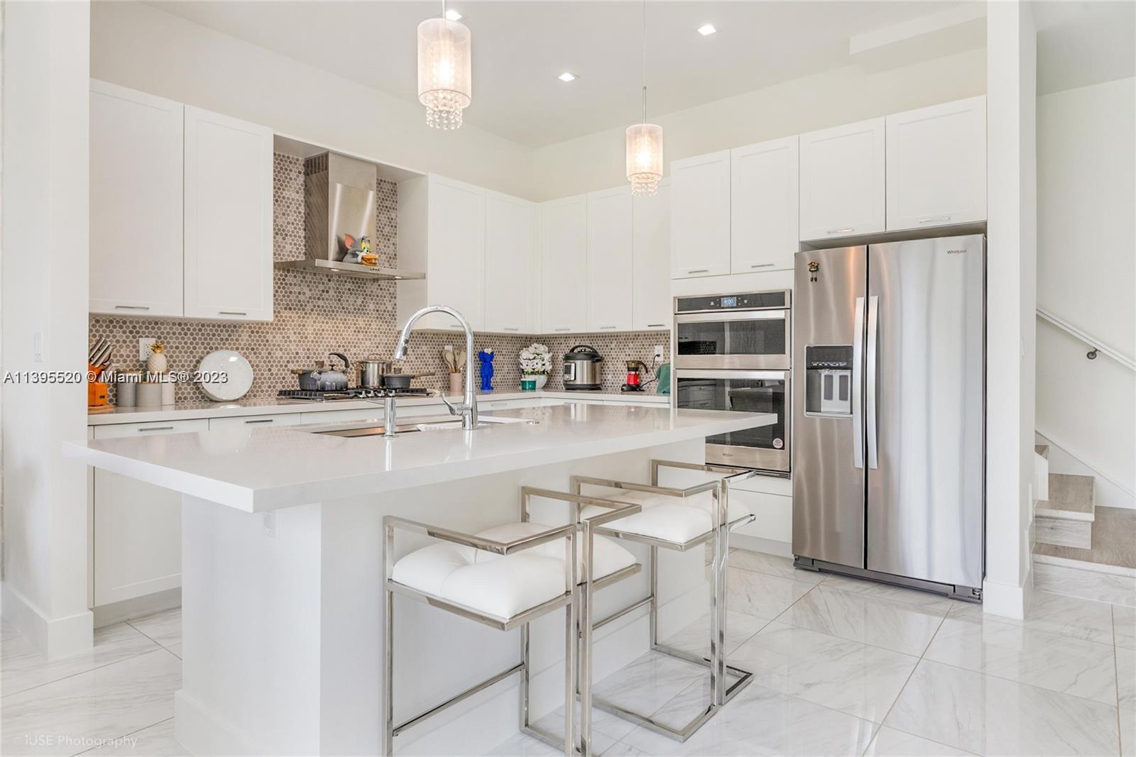 8261 NW 48th Ter