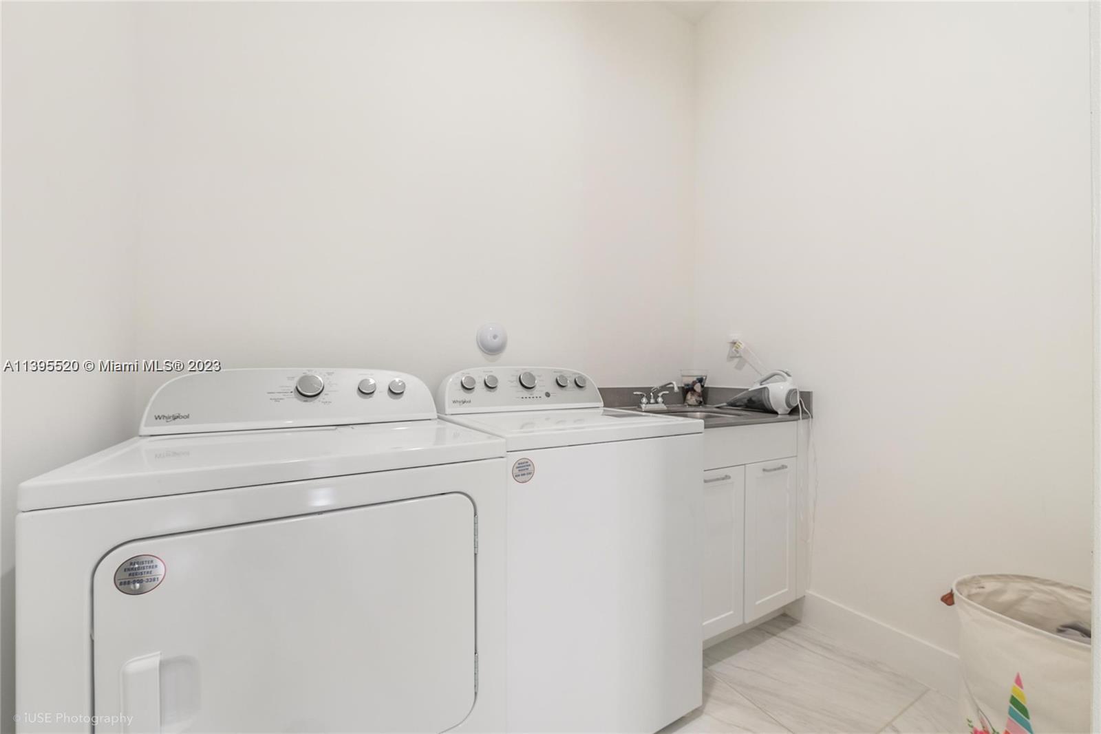 8261 NW 48th Ter
