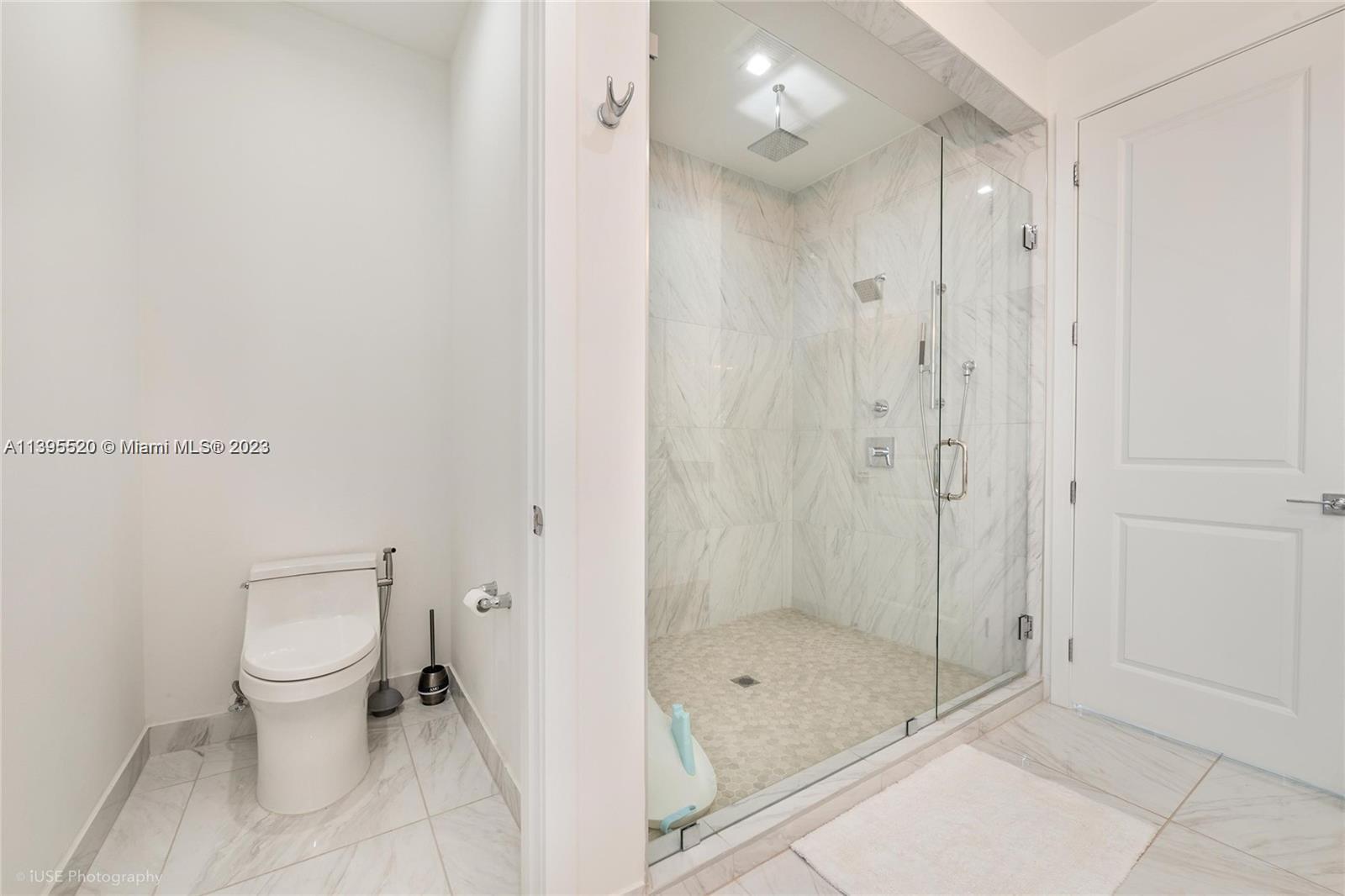 8261 NW 48th Ter