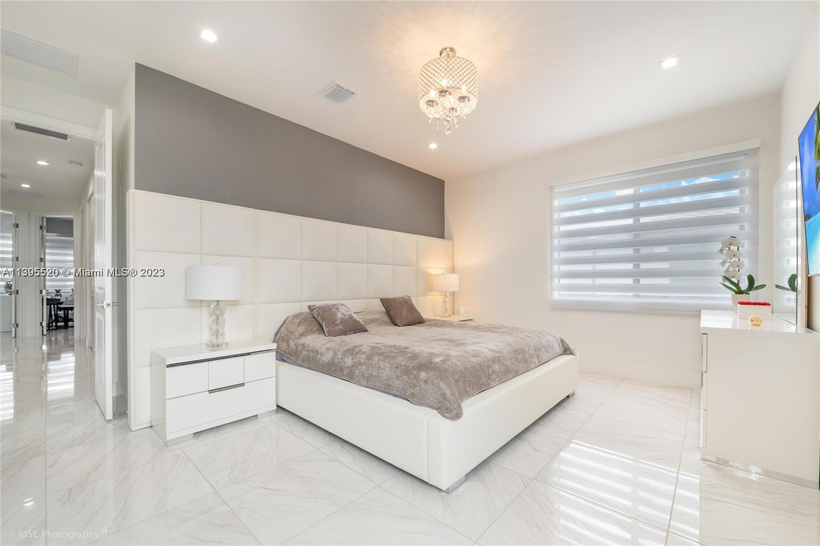 8261 NW 48th Ter