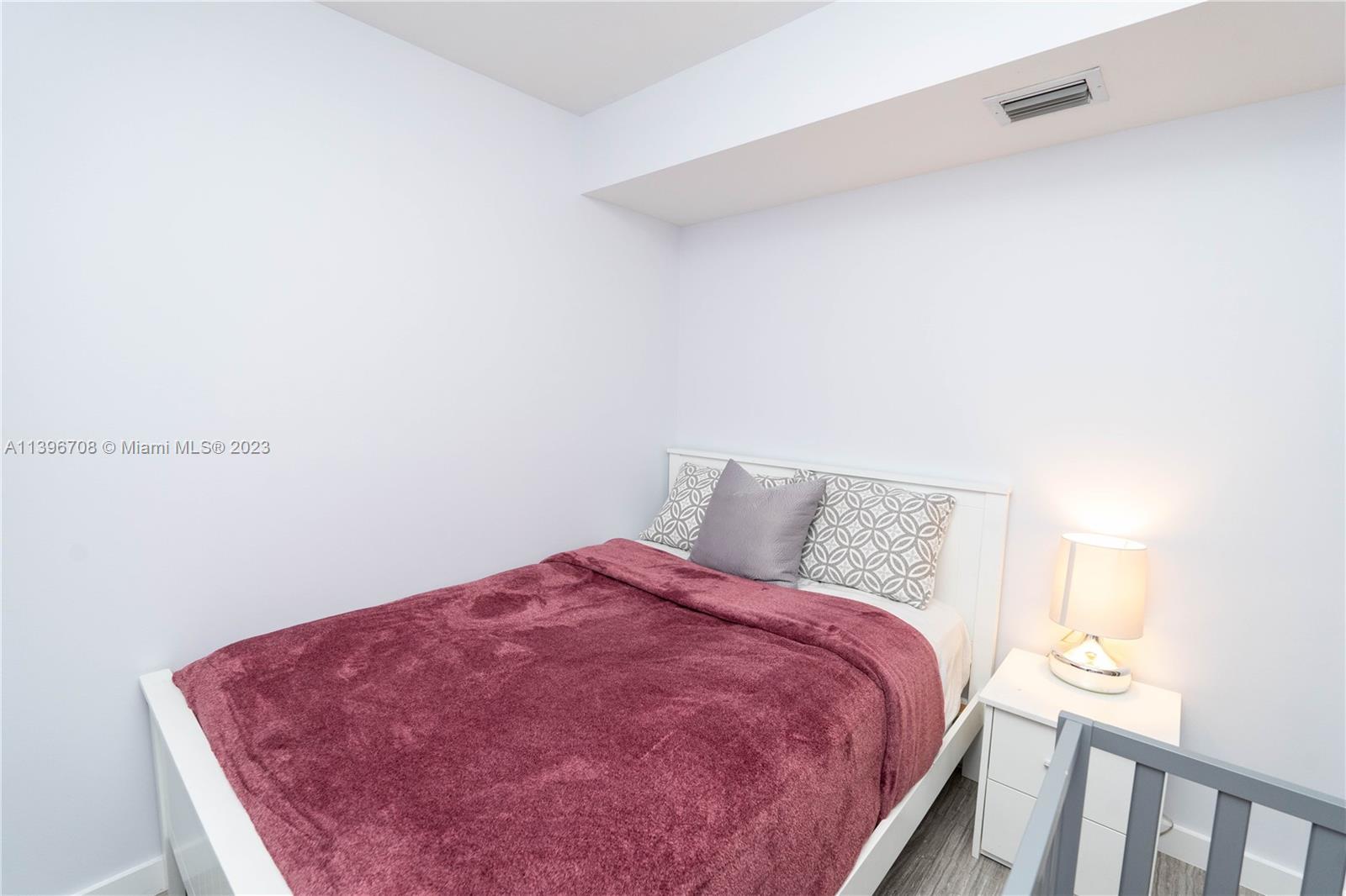 6039 Collins Ave Unit: 817