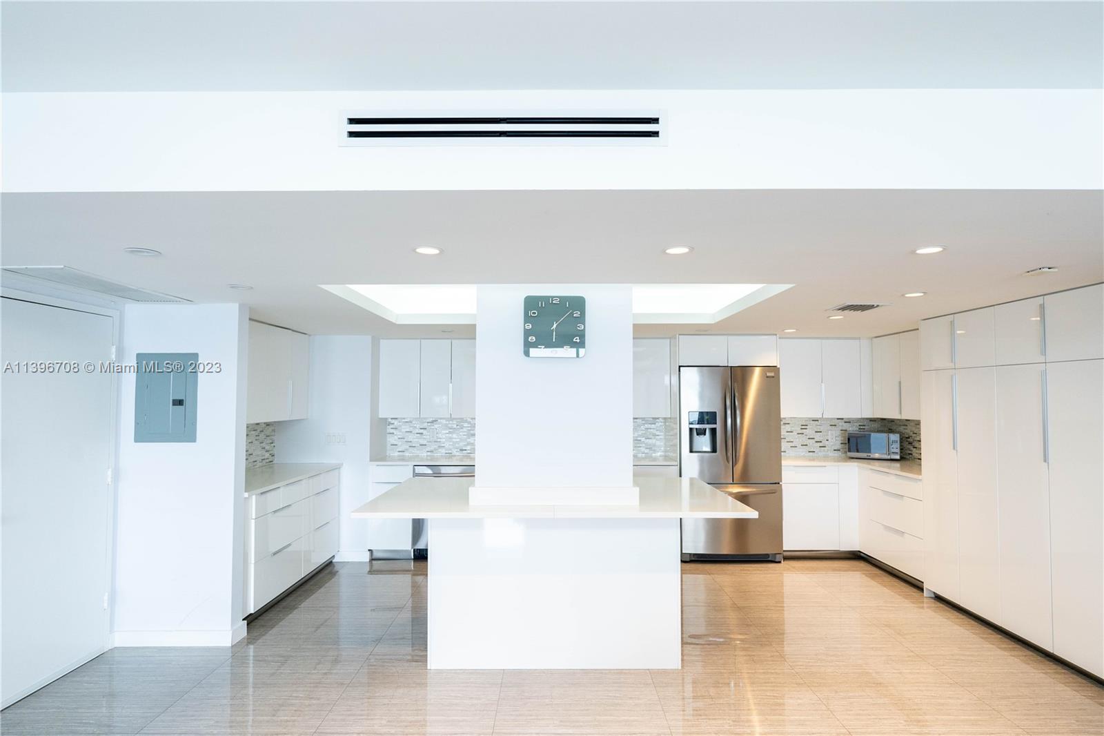 6039 Collins Ave Unit: 817
