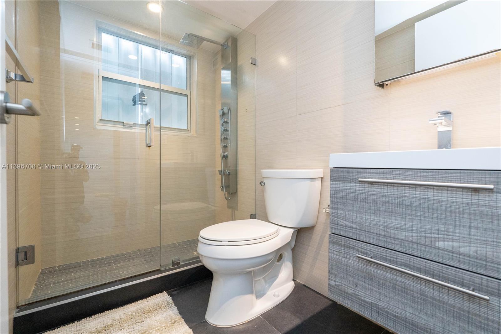 6039 Collins Ave Unit: 817