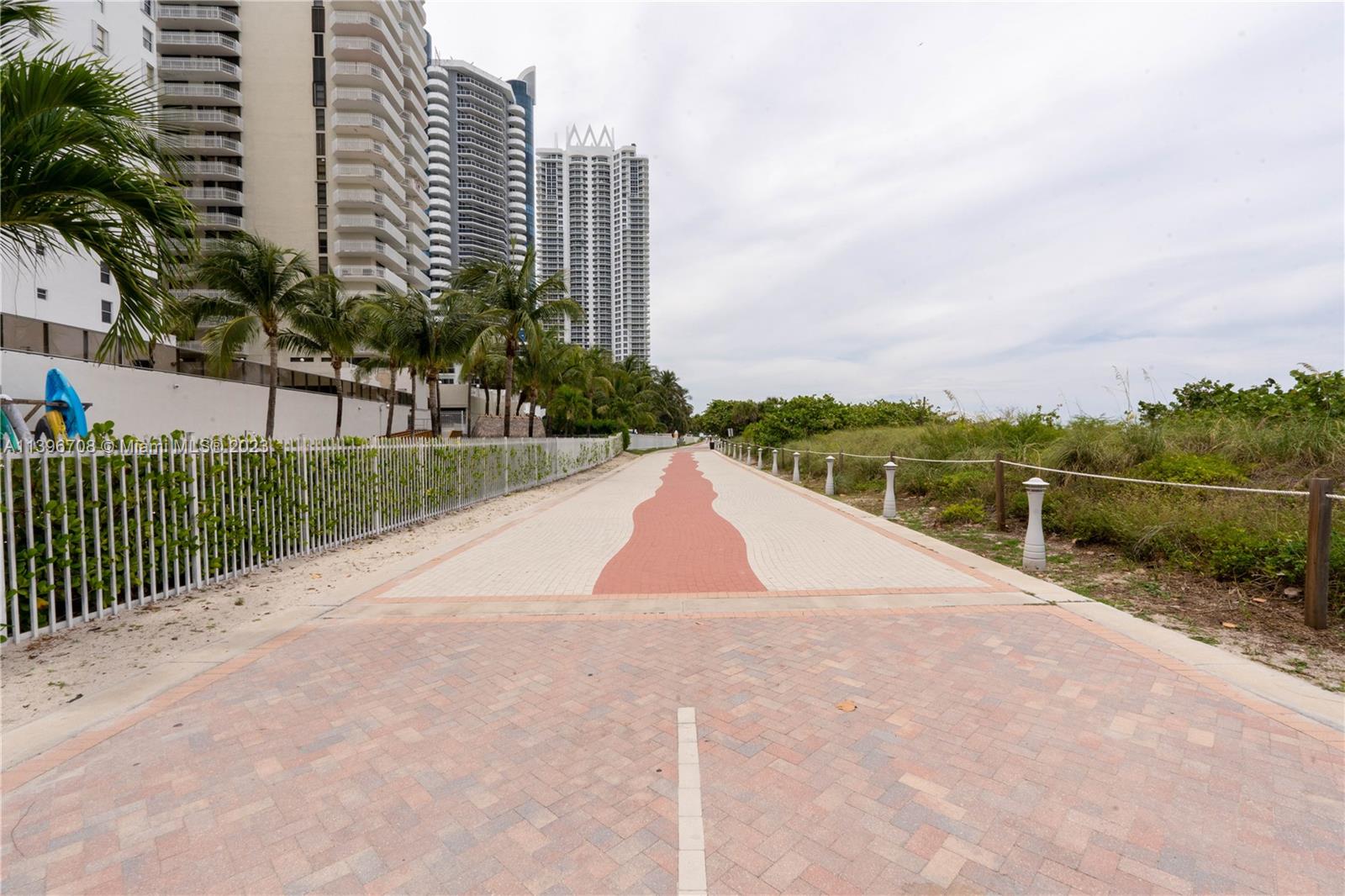 6039 Collins Ave Unit: 817
