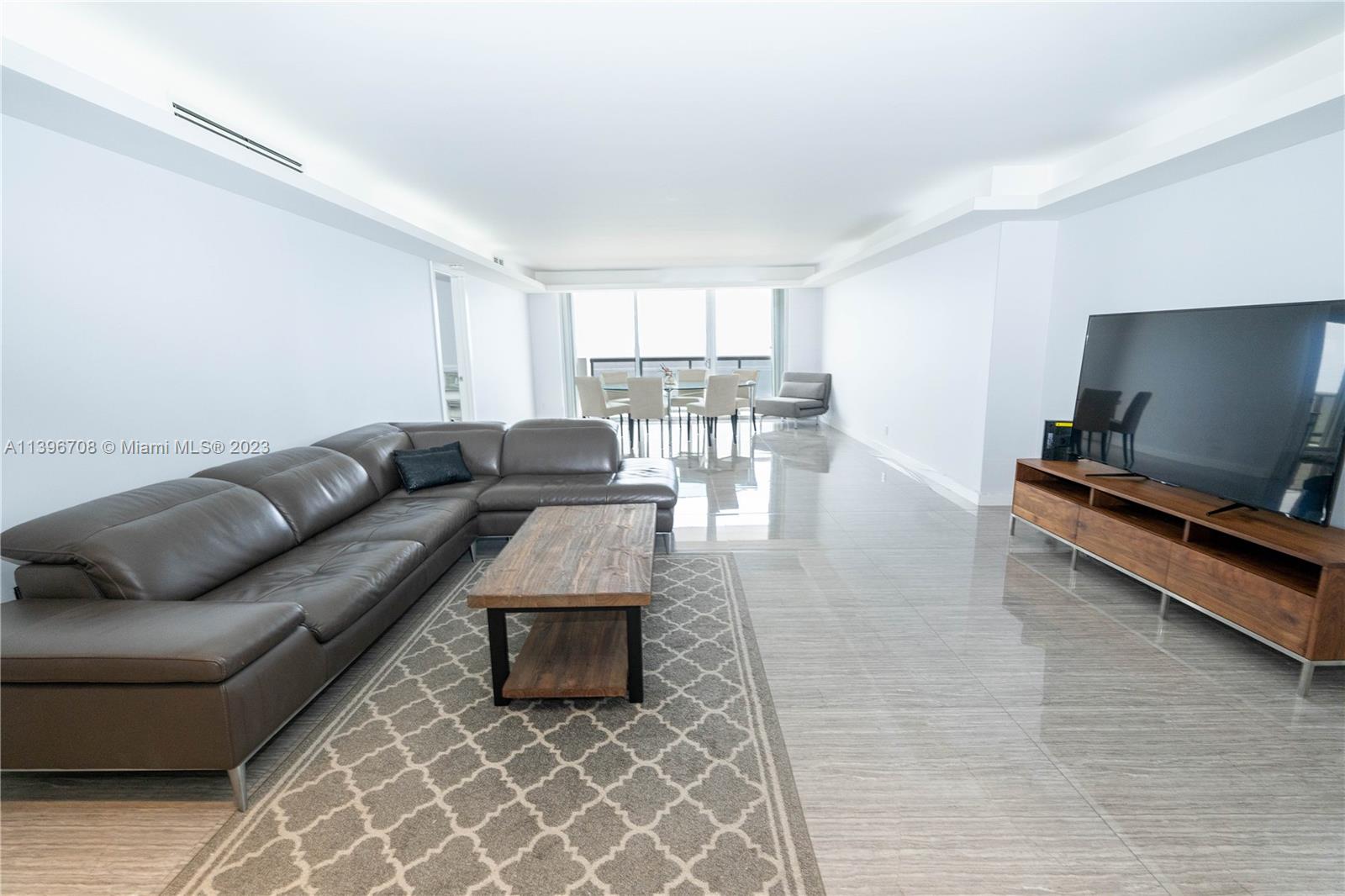 6039 Collins Ave Unit: 817