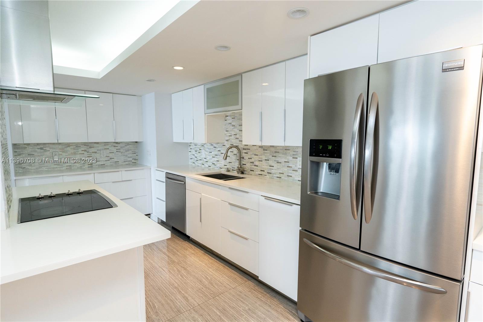 6039 Collins Ave Unit: 817