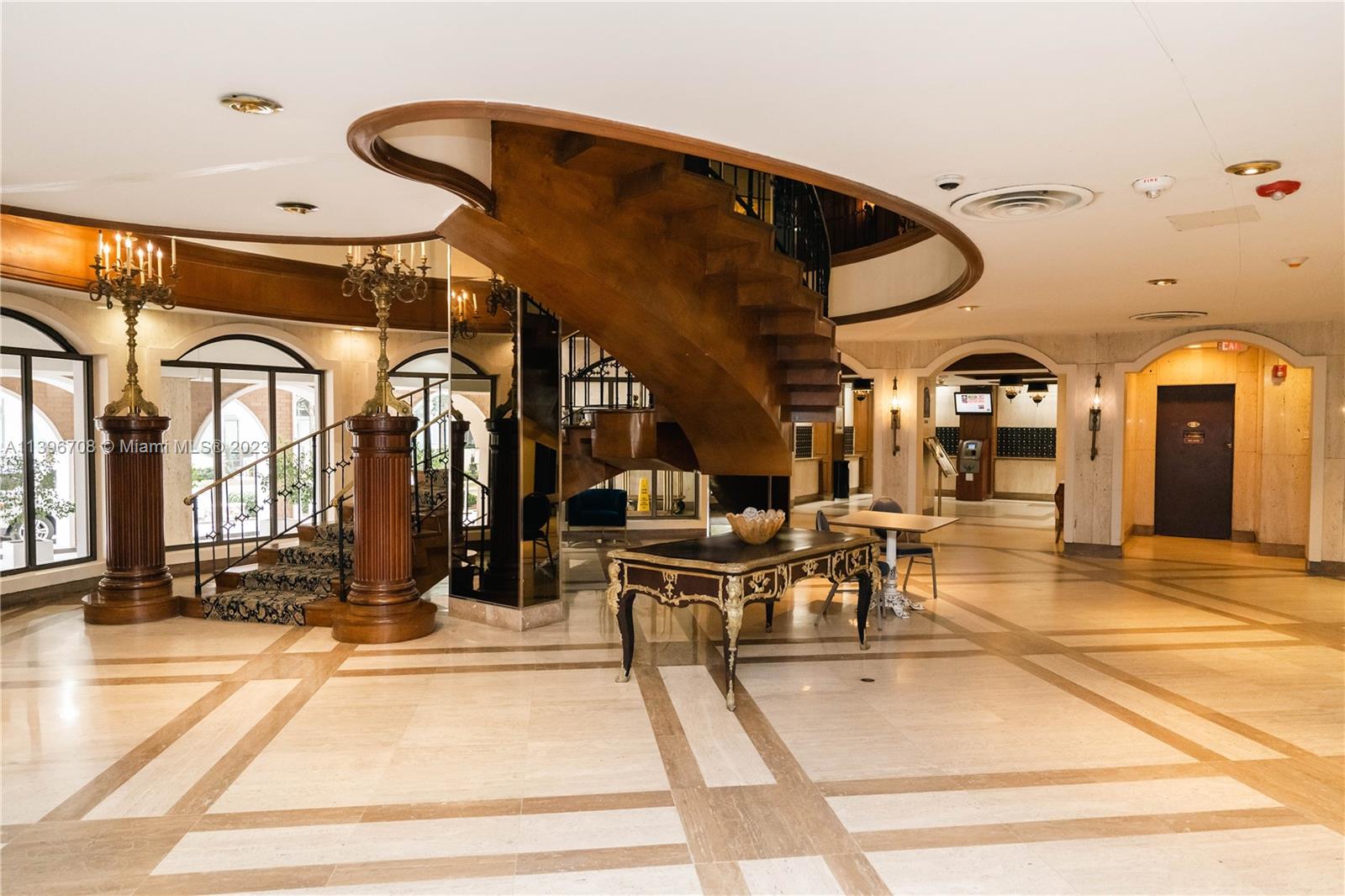 6039 Collins Ave Unit: 817