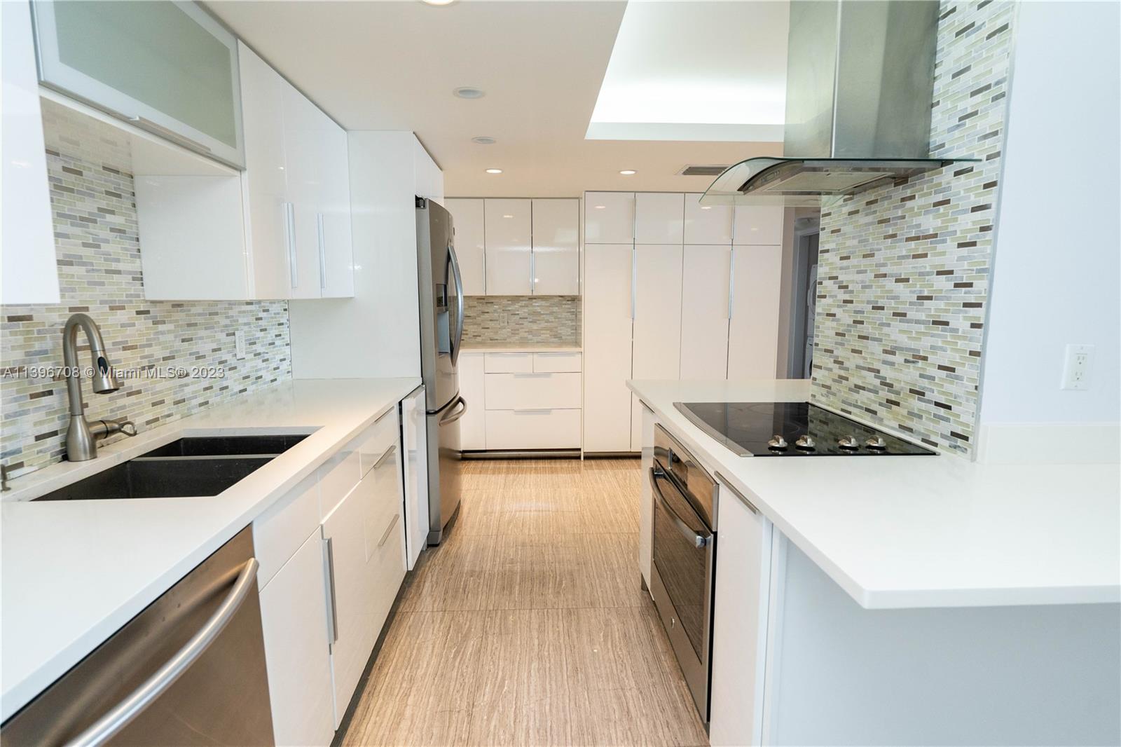 6039 Collins Ave Unit: 817