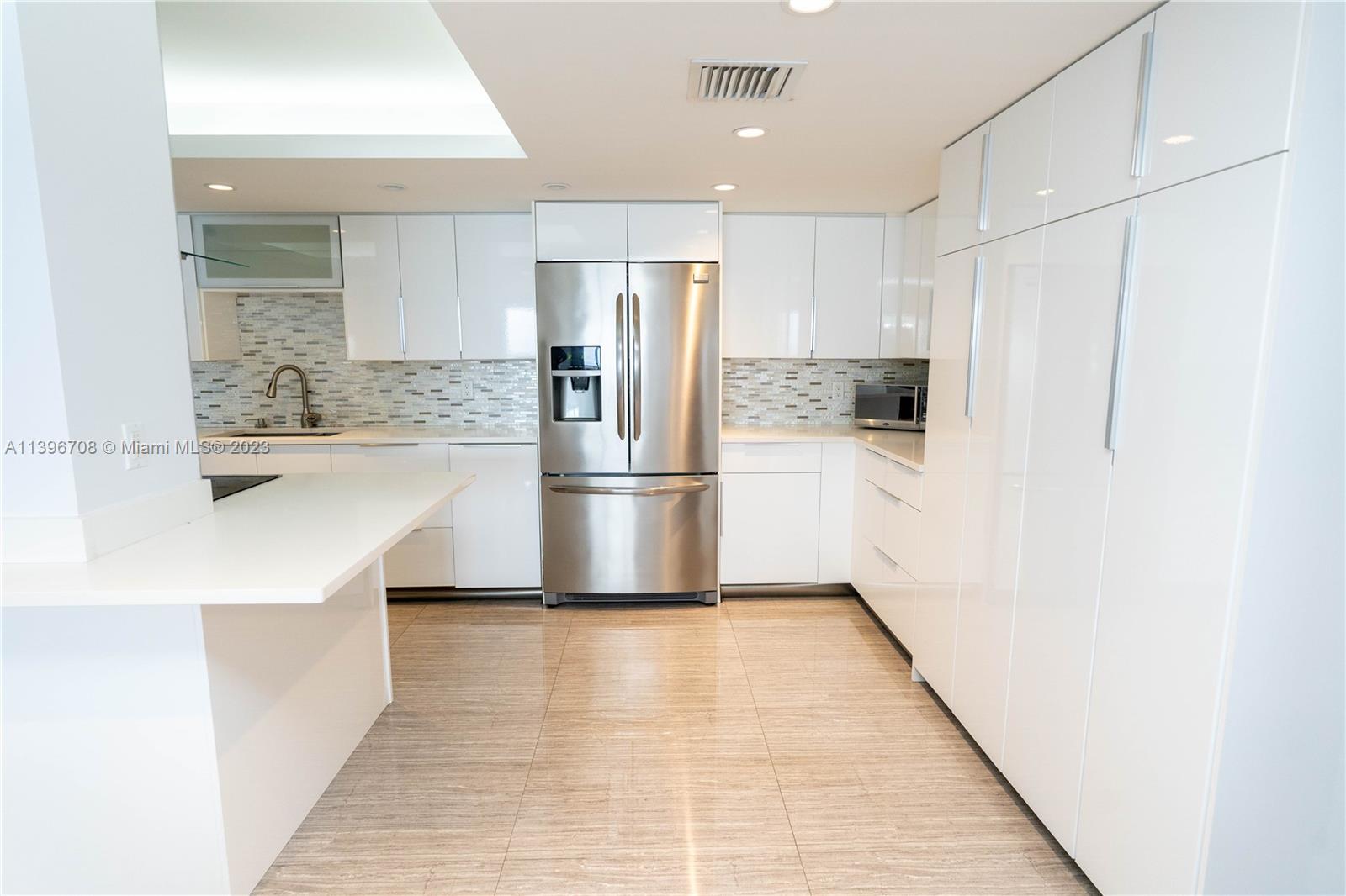 6039 Collins Ave Unit: 817