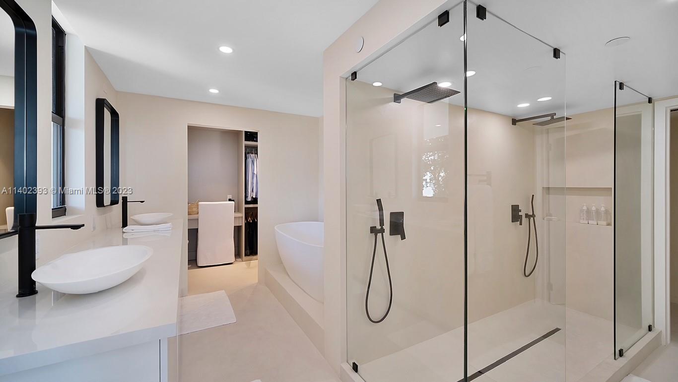 2575 S Bayshore Dr Unit: 5A
