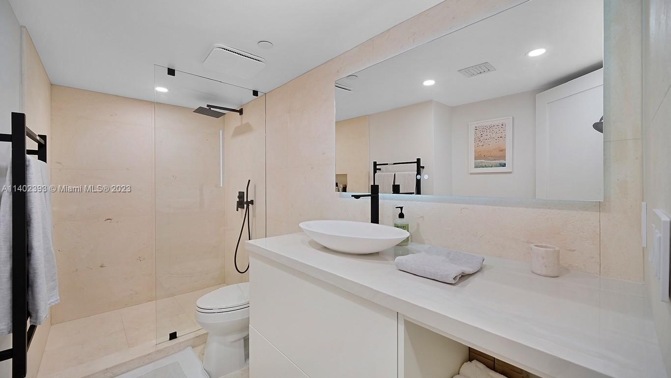 2575 S Bayshore Dr Unit: 5A