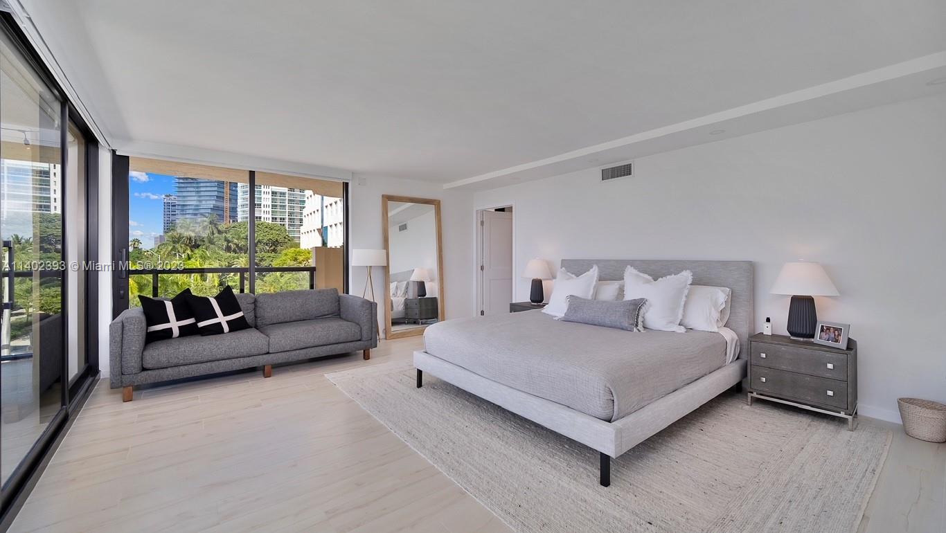 2575 S Bayshore Dr Unit: 5A