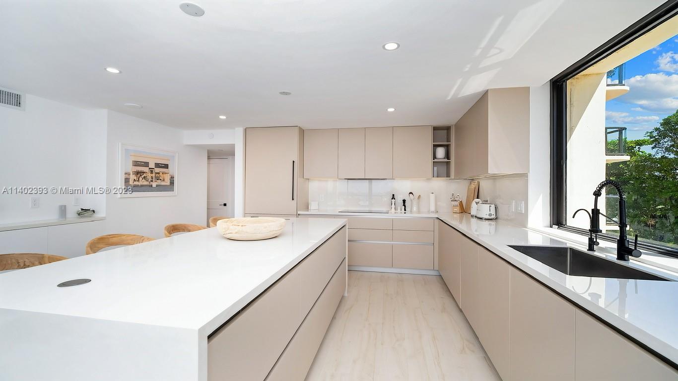 2575 S Bayshore Dr Unit: 5A