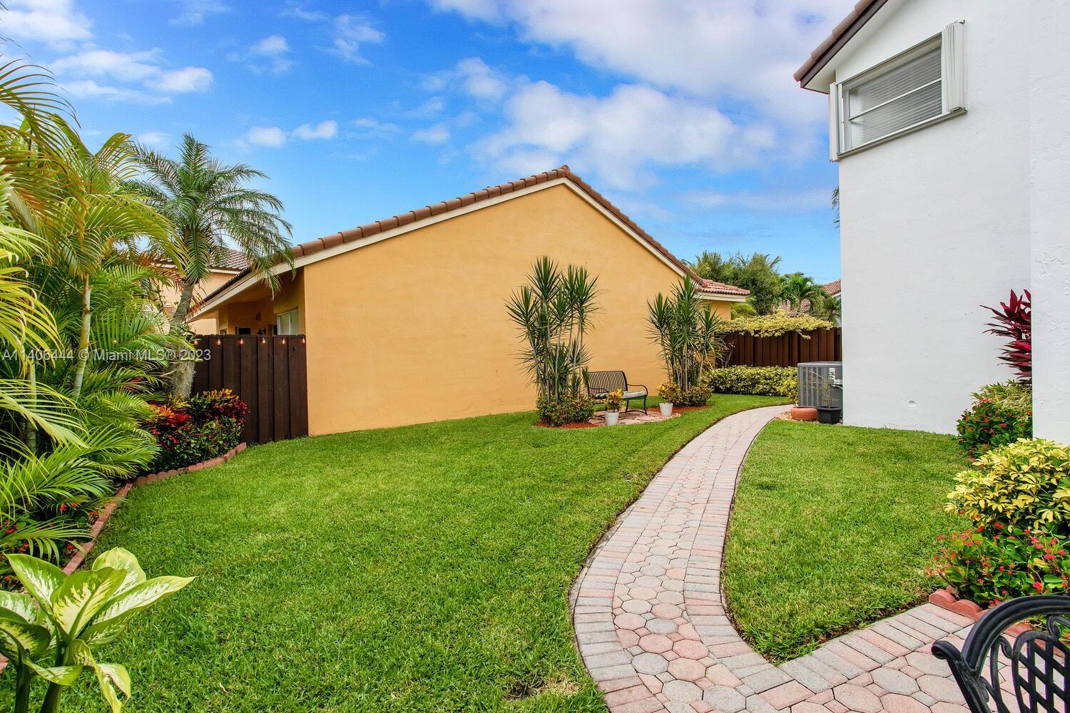 4381 SW 154 Ct