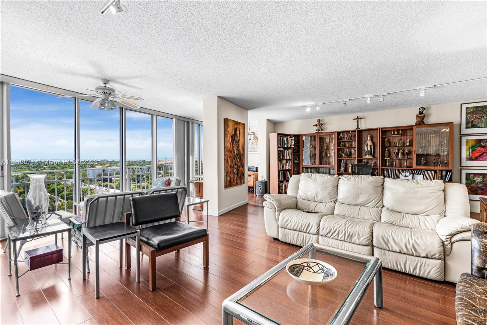 600 Grapetree Dr Unit: PH11ES