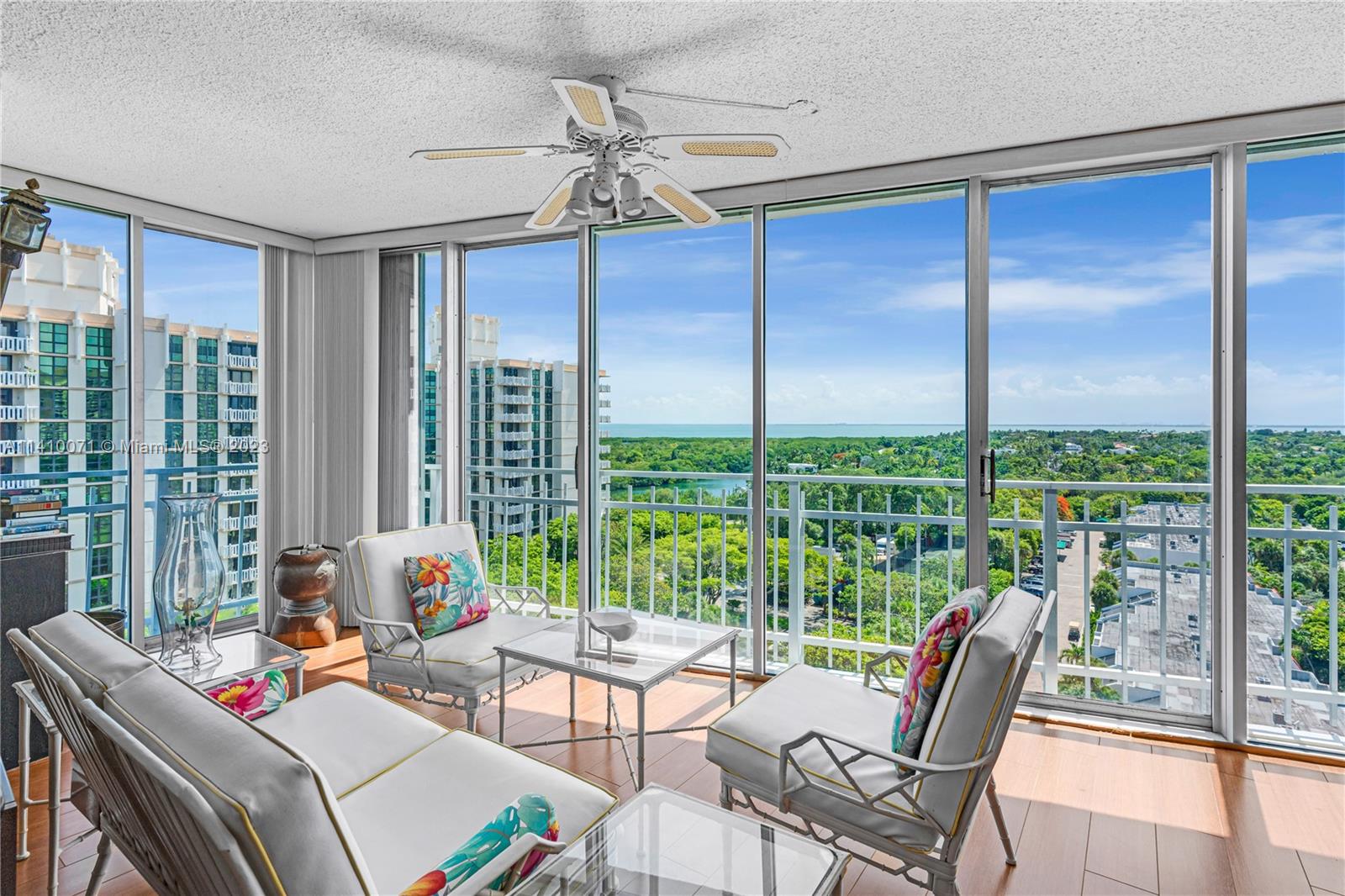 600 Grapetree Dr Unit: PH11ES